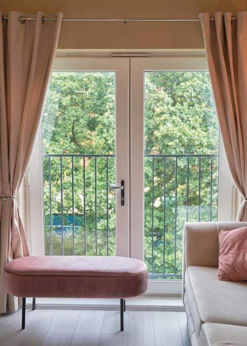 Stunning Luxury 2 Bed Apartment With En-Suite In Wokingham City Centre Buitenkant foto