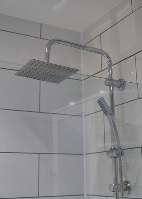 Stunning Luxury 2 Bed Apartment With En-Suite In Wokingham City Centre Buitenkant foto
