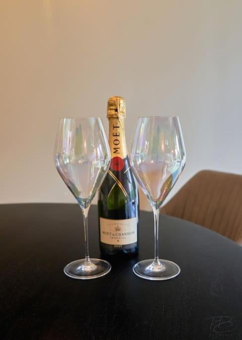 Stunning Luxury 2 Bed Apartment With En-Suite In Wokingham City Centre Buitenkant foto